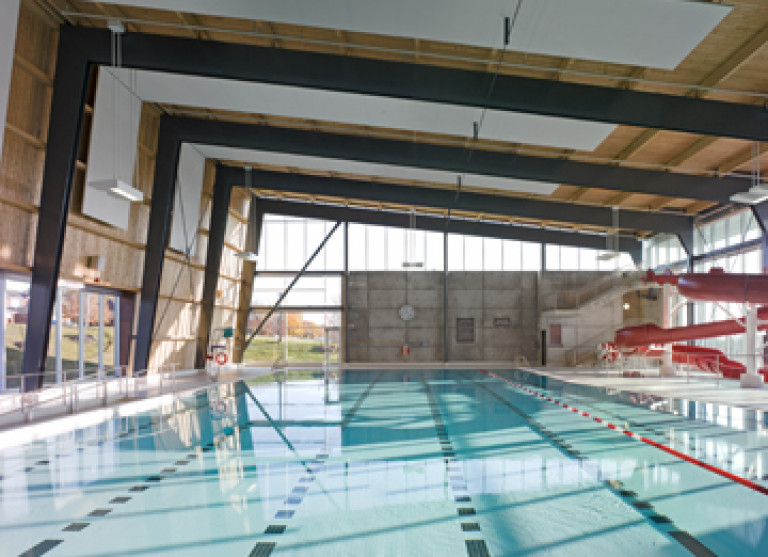 The pool of the Stoney Creek Community Centre - Aquicon design-build services.